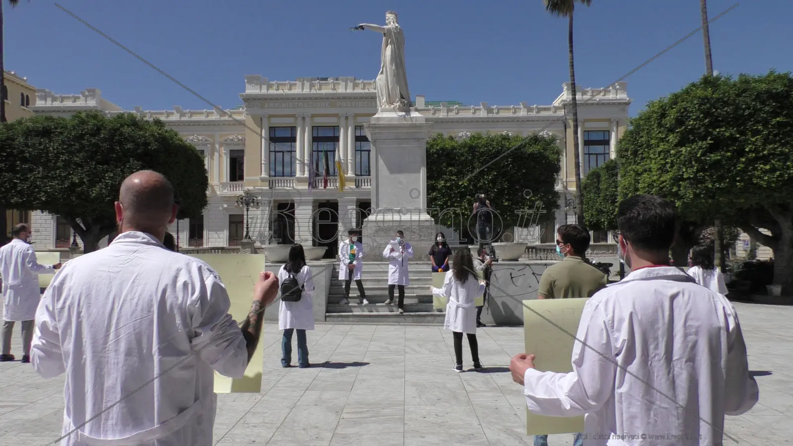 Giovani medici in piazza, Falcomatà: «Sostengo la loro protesta»