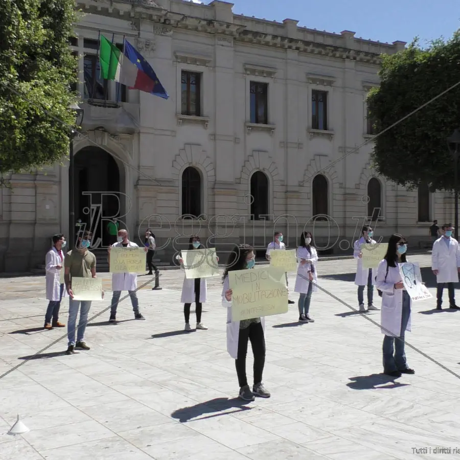 L’Ordine al fianco dei giovani medici in protesta a Piazza Italia