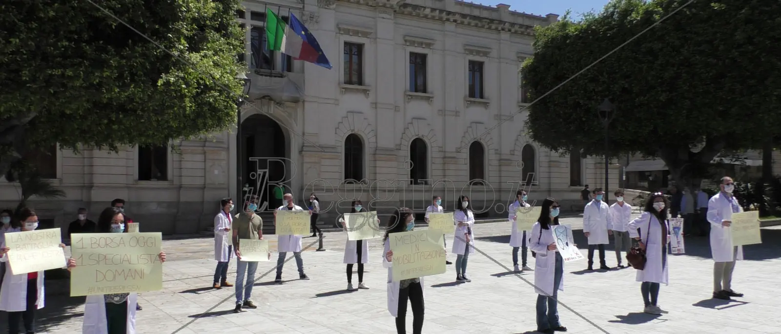 L’Ordine al fianco dei giovani medici in protesta a Piazza Italia