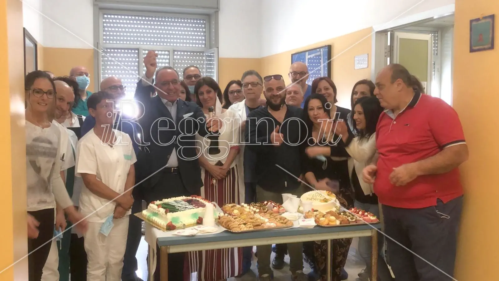 Grande festa al Gom di Reggio Calabria. Chiude il centro Covid e si prepara la ripartenza