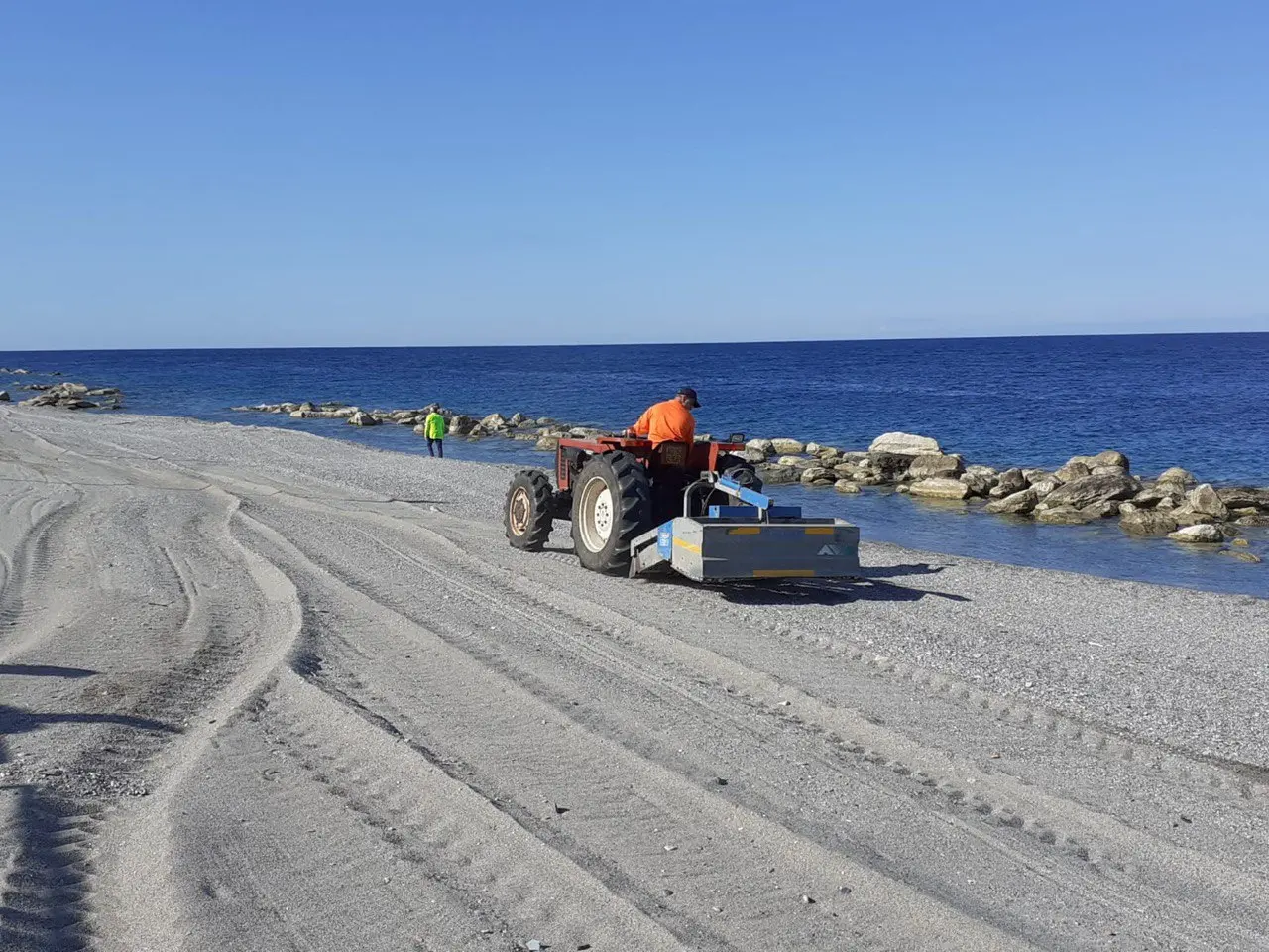 Reggio Calabria, parte il piano comunale di pulizia straordinarie per le spiagge