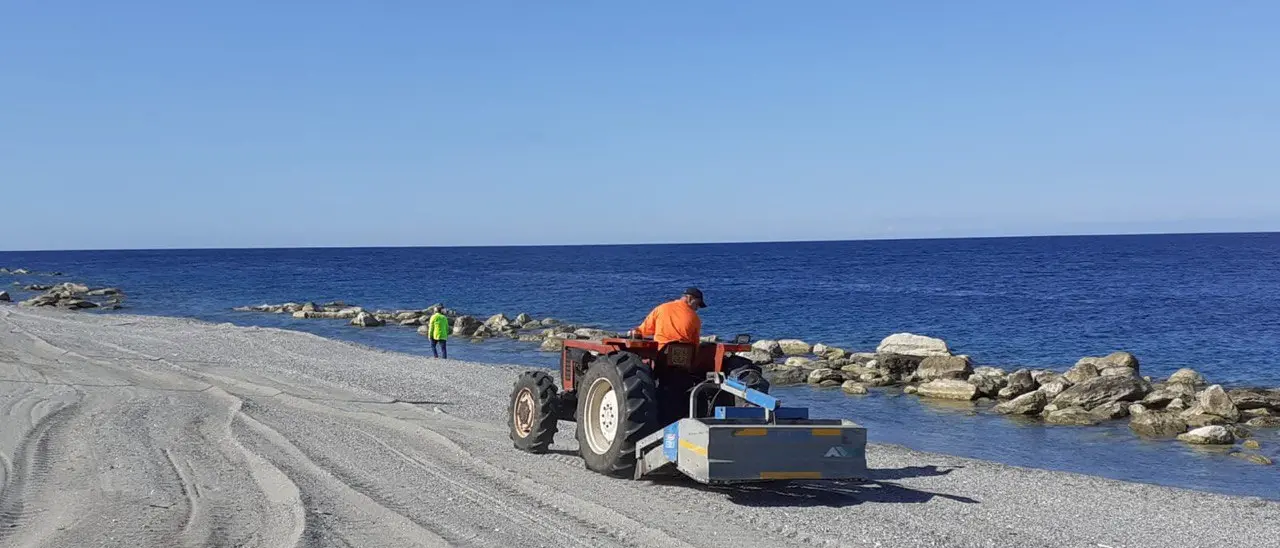 Reggio Calabria, parte il piano comunale di pulizia straordinarie per le spiagge