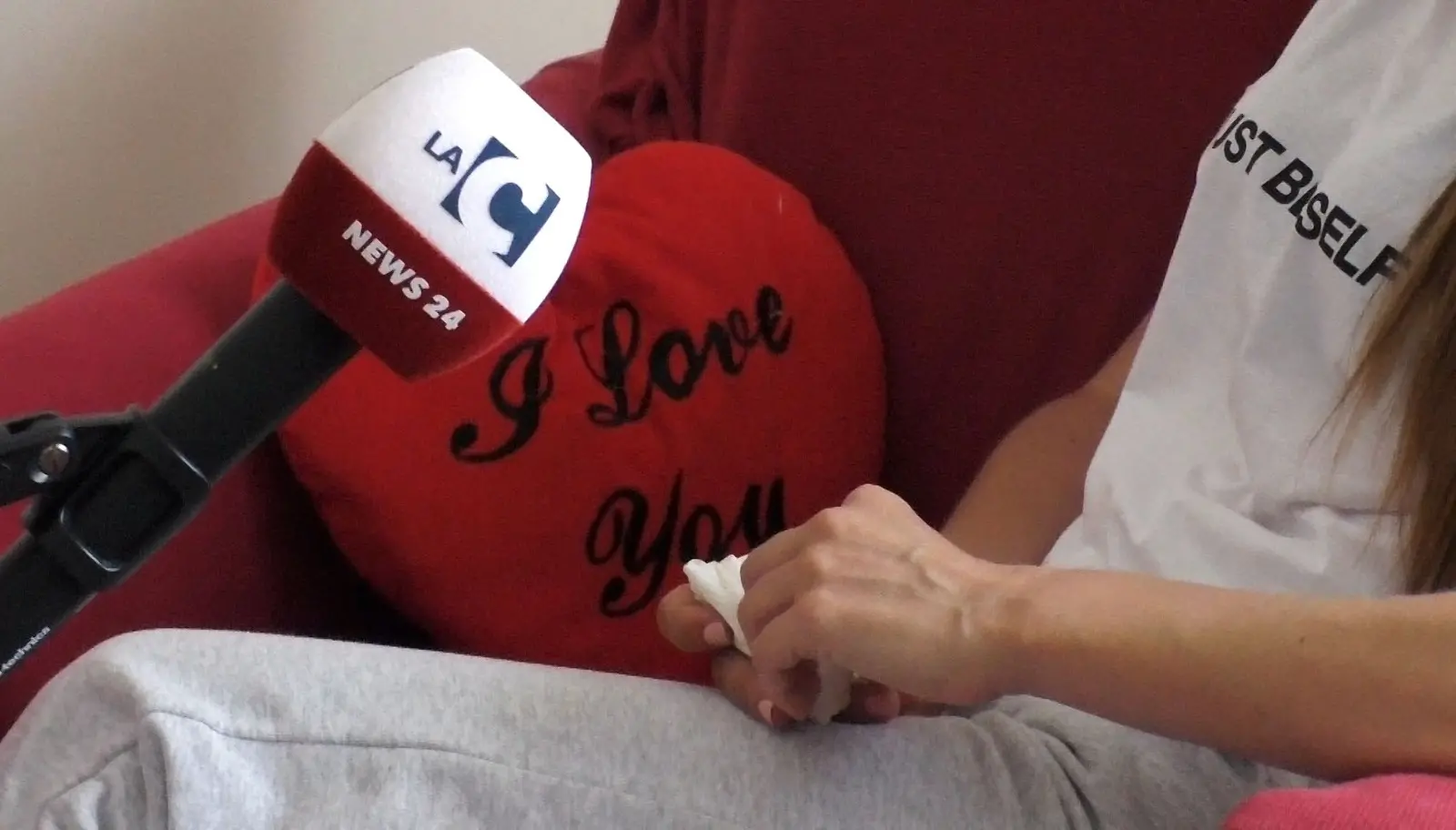 Maltrattata dal marito e costretta a non vedere la figlia: il dramma di Chiara