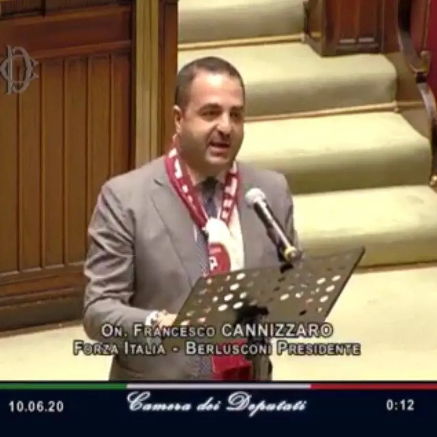 Reggina in B, Cannizzaro in Parlamento con la sciarpa amaranto