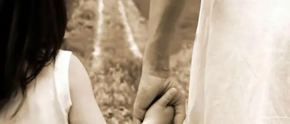 Vittima di violenza di genere, Samantha dopo 4 mesi riabbraccia la sua bambina