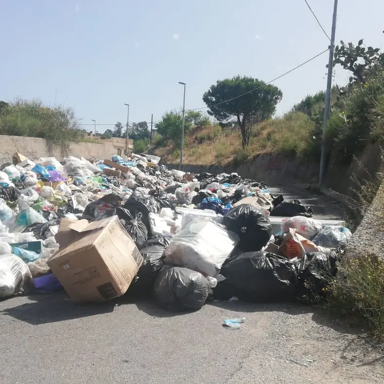 Rifiuti, Reggio Futura: «Falcomatà protesta contro un disservizio causato da lui»