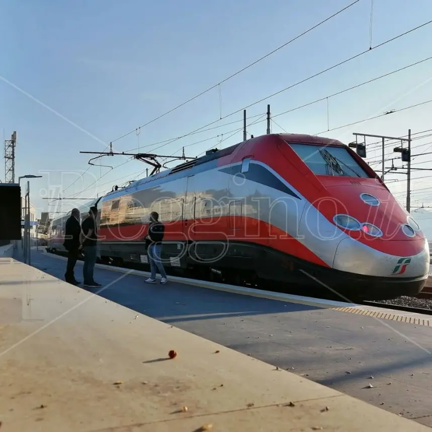 Caos trasporti, stop ai treni da e per Reggio: si arriva solo fino a Sapri. Frecce verso sud ferme a Salerno