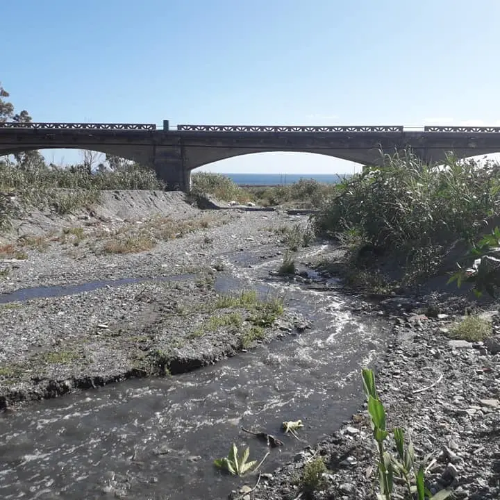 Odori nauseabondi e liquami dal depuratore, petizione dei cittadini di Melito e Montebello Jonico