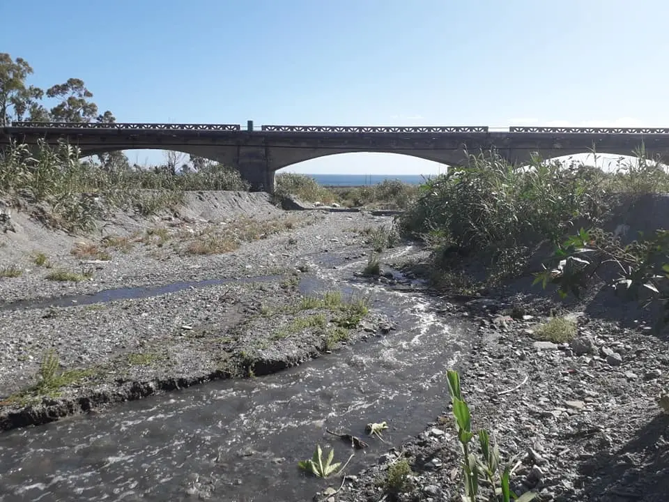 Odori nauseabondi e liquami dal depuratore, petizione dei cittadini di Melito e Montebello Jonico
