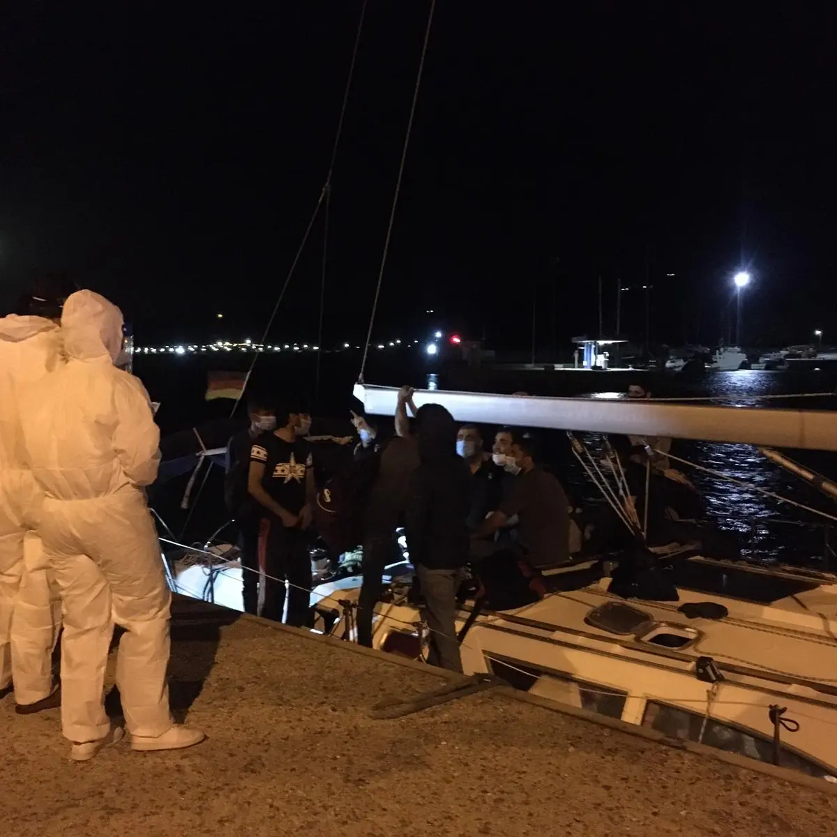 Caso migranti a Roccella Jonica. «Necessari interventi a tutela dei minori positivi al Covid»