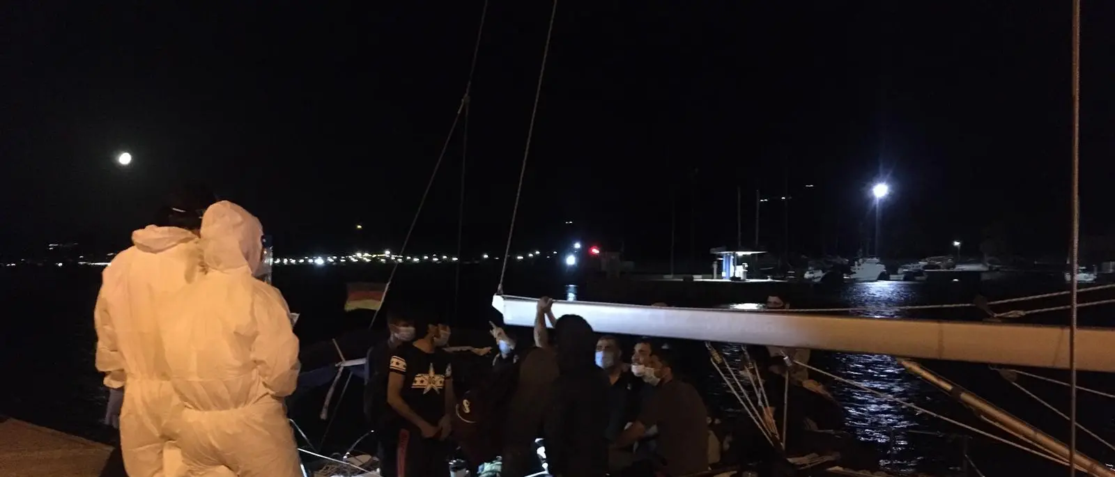 Caso migranti a Roccella Jonica. «Necessari interventi a tutela dei minori positivi al Covid»