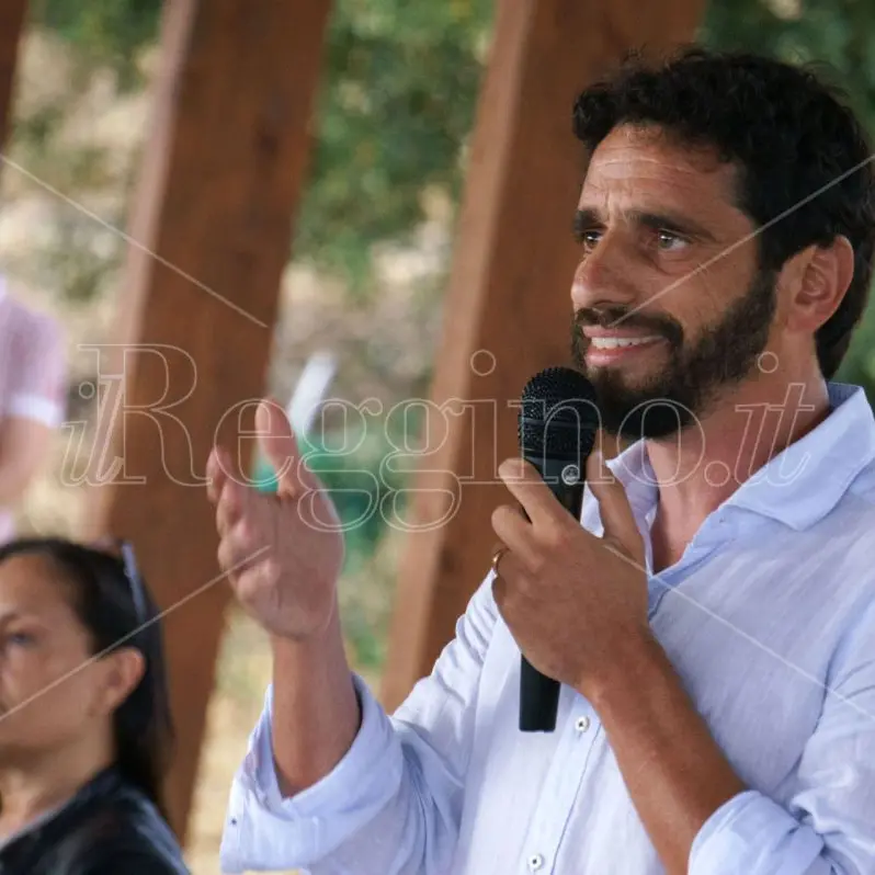 Caos al Comune di Reggio, Pazzano si tira fuori: «Né in giunta né per la sfiducia»