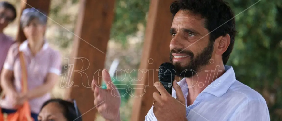 Caos al Comune di Reggio, Pazzano si tira fuori: «Né in giunta né per la sfiducia»