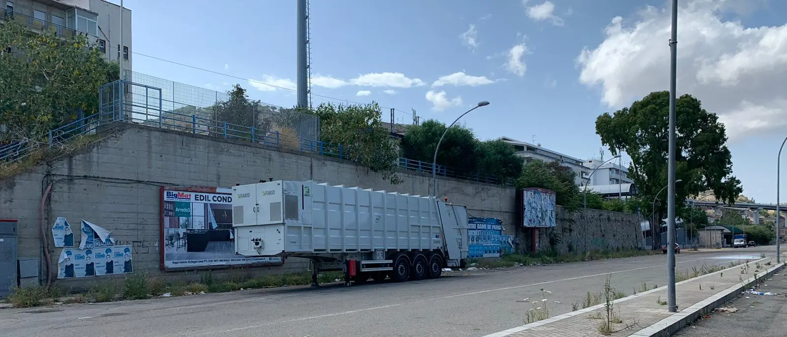 Emergenza rifiuti, \"La cosa pubblica\" denuncia: «Piazzale Ferrari non sanificato»