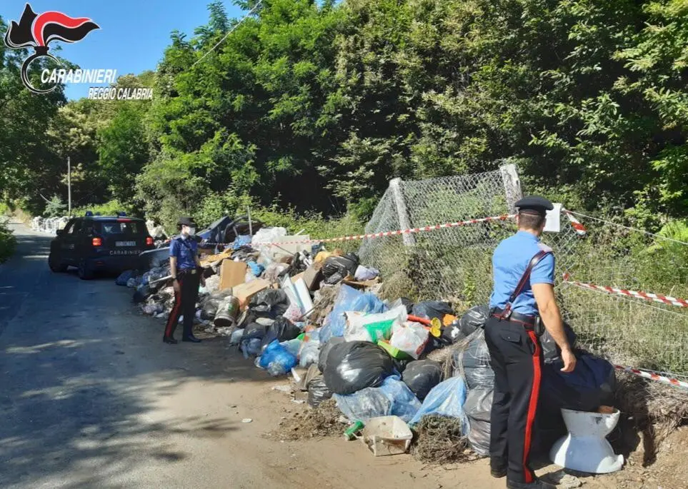 Scilla, i carabinieri sequestrano tre discariche non autorizzate