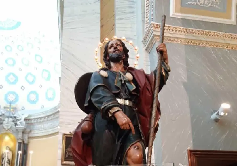 Scilla si prepara alla festa di San Rocco. Nuovi ornamenti per la statua