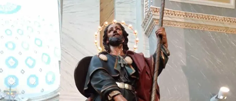 Scilla si prepara alla festa di San Rocco. Nuovi ornamenti per la statua