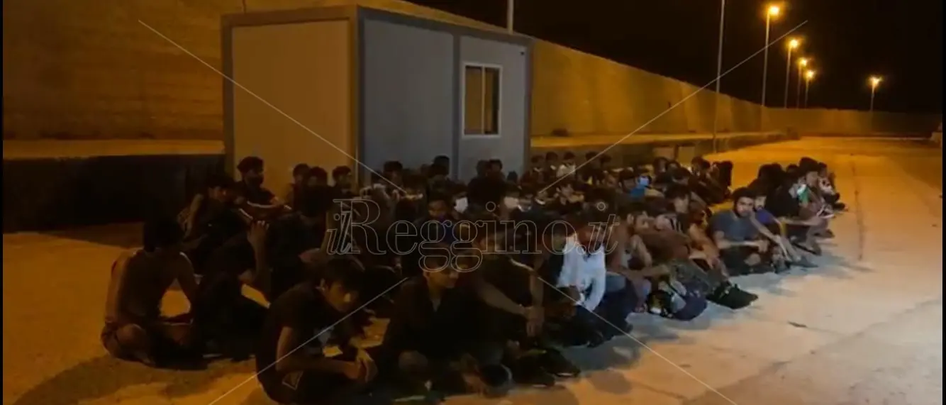 Roccella Jonica, tutti negativi i poliziotti in servizio durante lo sbarco