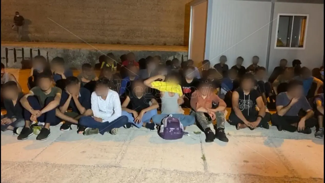 Coronavirus a Roccella, il sindaco: «Sicurezza per turisti e residenti, garantendo dignità a giovani migranti fragili»
