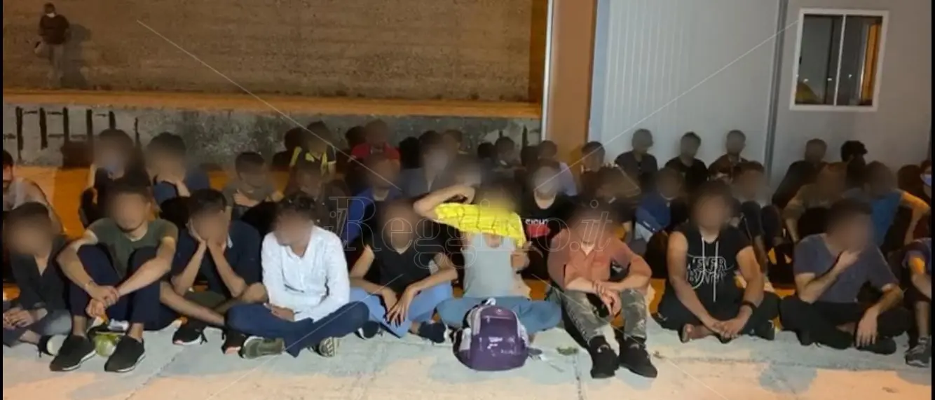 Coronavirus a Roccella, il sindaco: «Sicurezza per turisti e residenti, garantendo dignità a giovani migranti fragili»