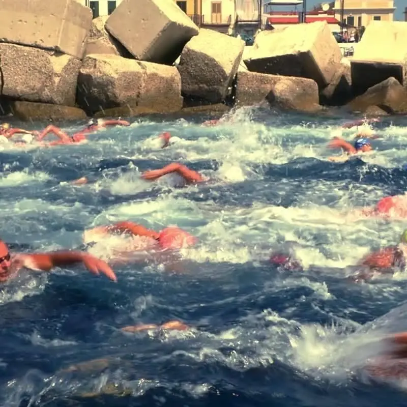 La Traversata dello Stretto supera il Covid e si prepara a una 56esima edizione con l'élite del nuoto
