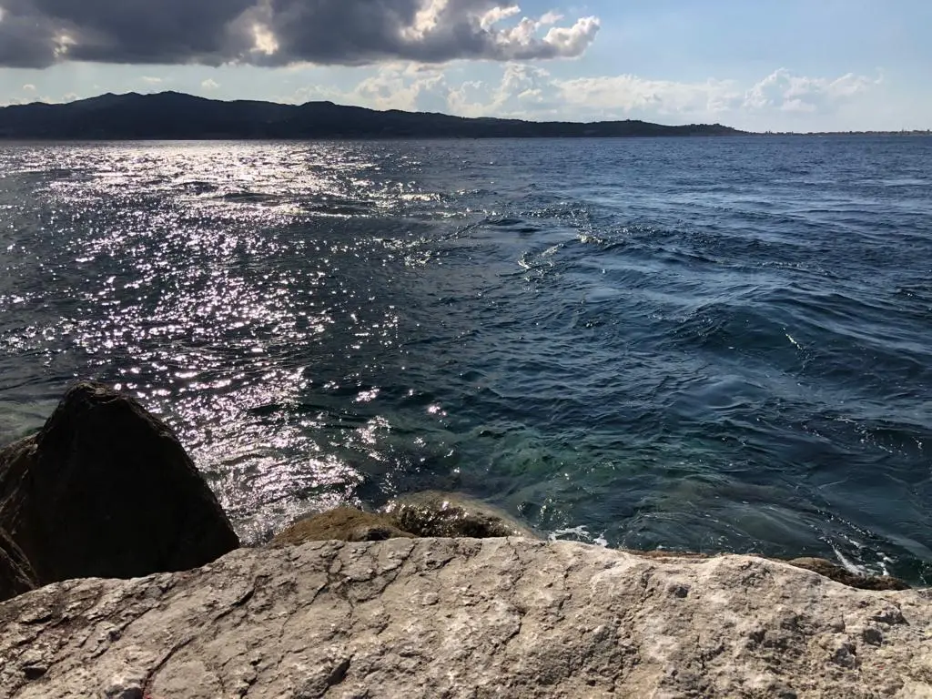 Villa San Giovanni, il senatore Siclari soccorre due giovani che rischiano di annegare