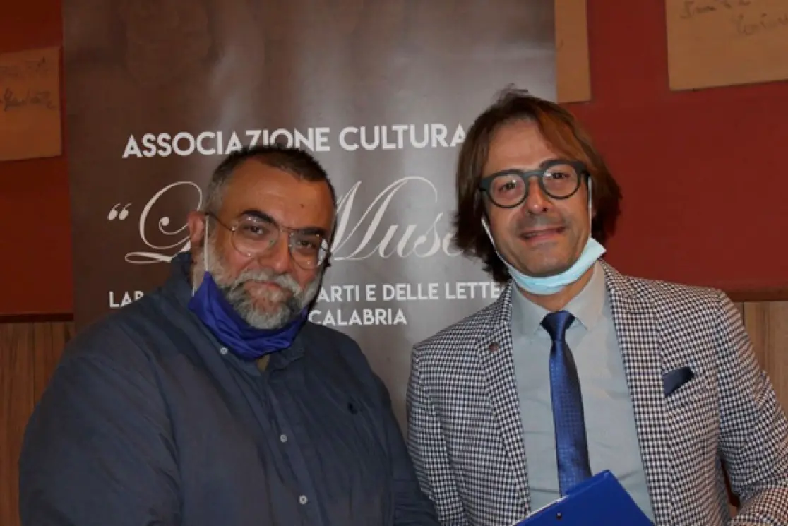 Felice Manti nel salotto culturale delle Muse, tra ironia e senso del dovere