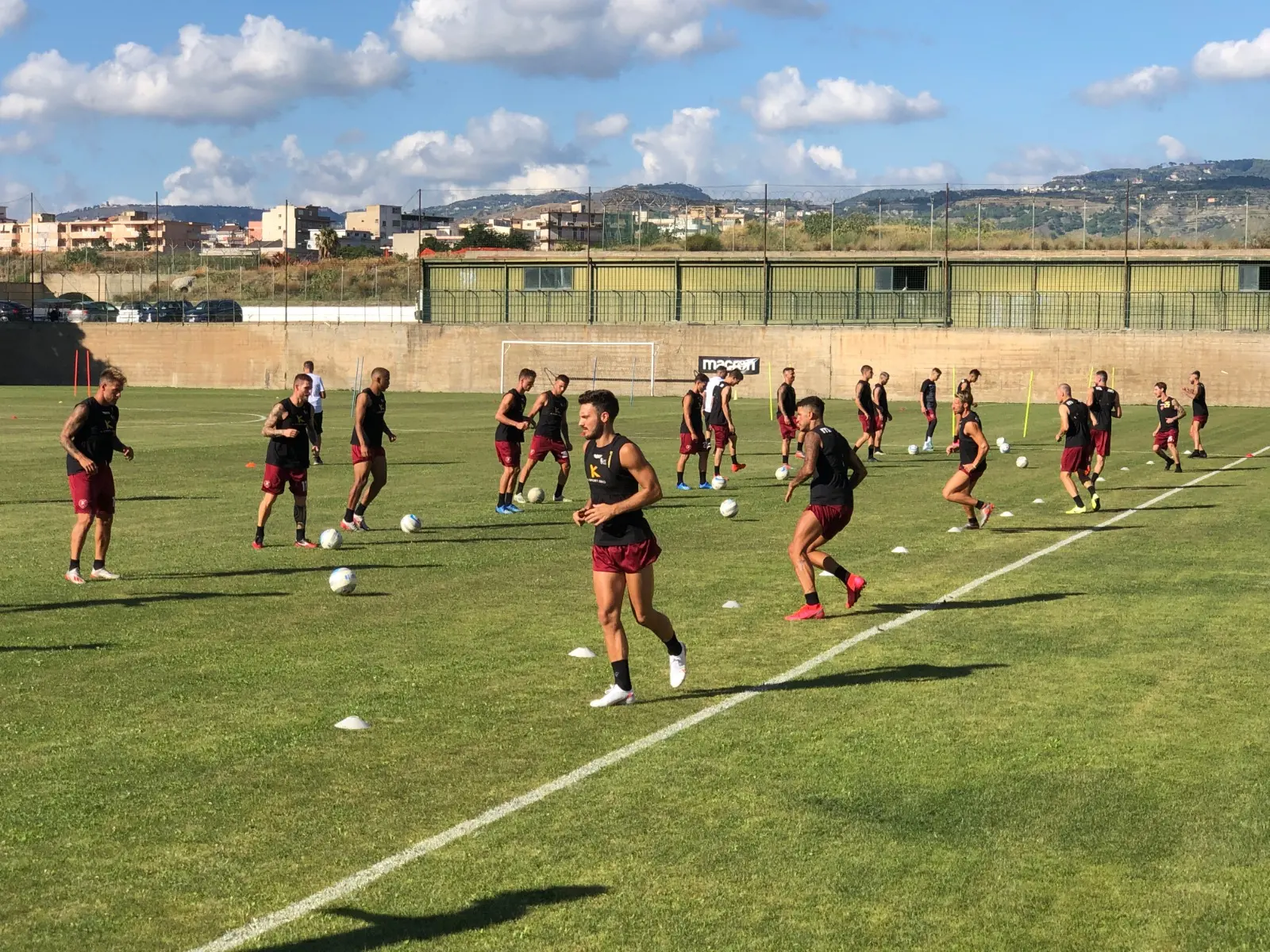 Calcio, Reggina primo giorno d'allenamento al centro sportivo Sant'Agata