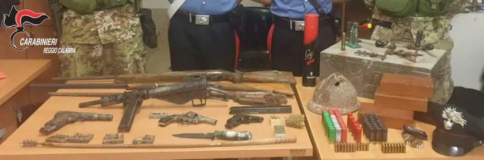 Reggio Calabria, trovato arsenale bellico e munizioni. Arrestati madre e figlio