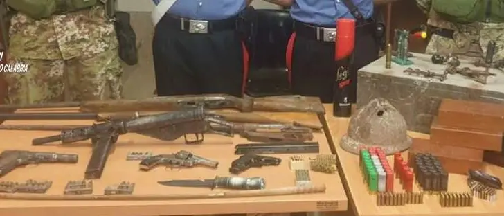 Reggio Calabria, trovato arsenale bellico e munizioni. Arrestati madre e figlio