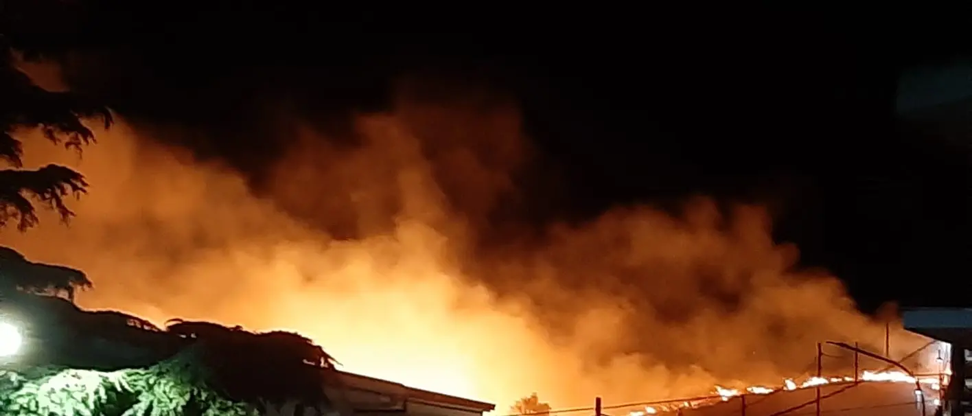 Incendio a Montebello Jonico, paura alla borgata Masella