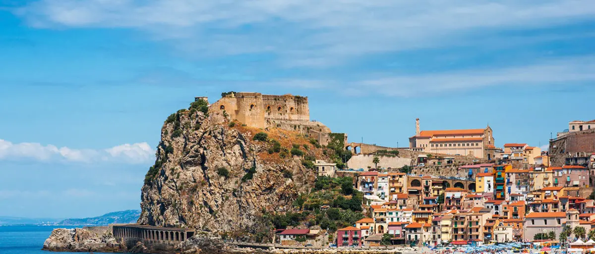 Coronavirus a Scilla, turista spagnola positiva. Avviati i controlli