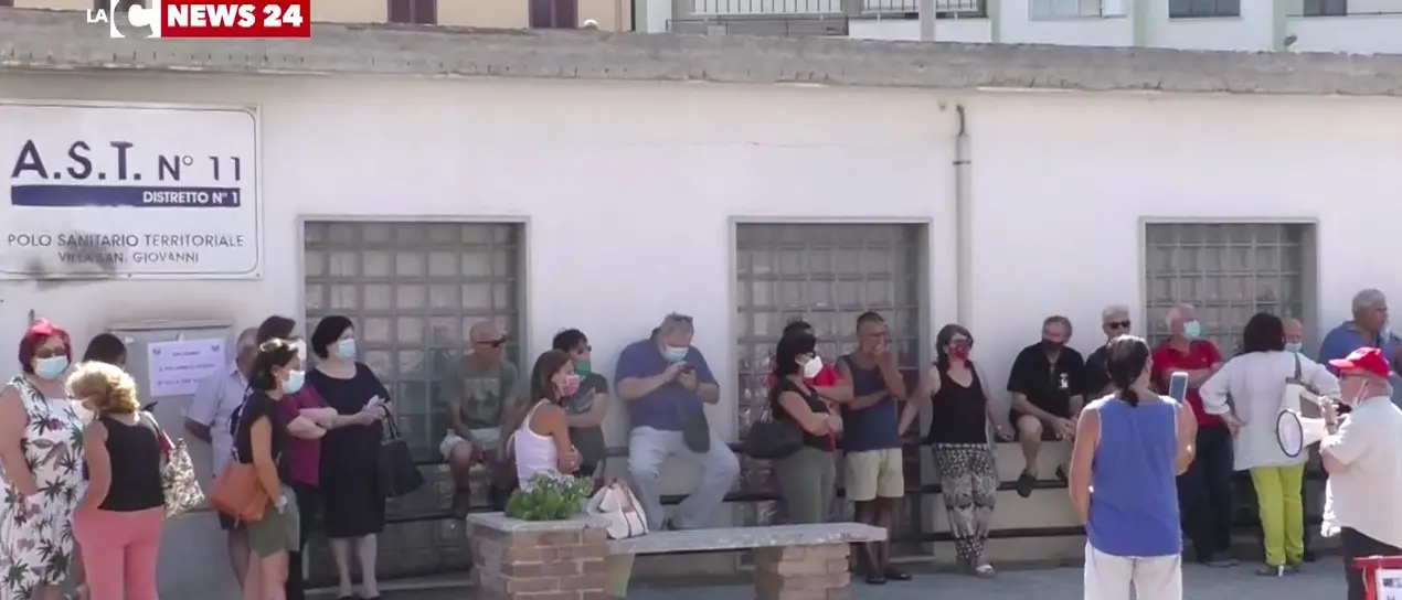 Villa San Giovanni, sit-in di protesta per scongiurare la chiusura del poliambulatorio Asp