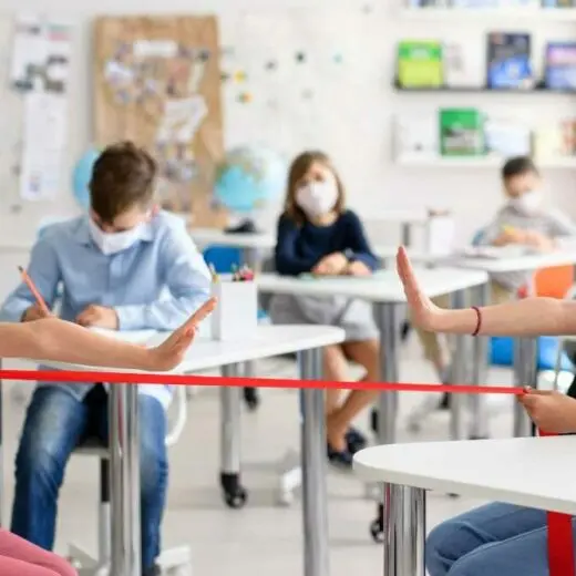 Coronavirus, a Reggio cala l'età dei contagiati. E l'avvio della scuola è un rebus