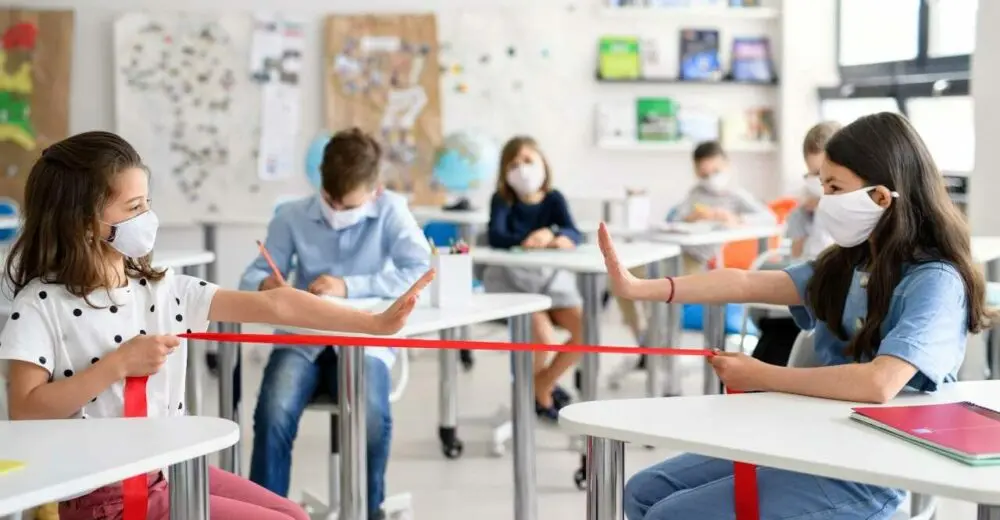 Coronavirus, a Reggio cala l'età dei contagiati. E l'avvio della scuola è un rebus