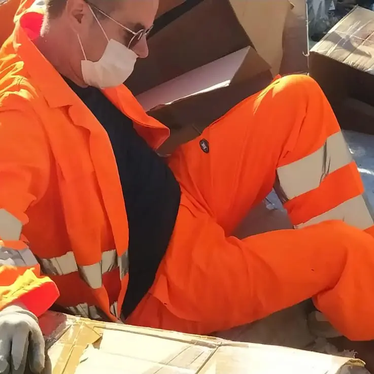 Elezioni Reggio Calabria, Klaus Davi torna a Ciccarello e San Sperato e s'immerge nei rifiuti