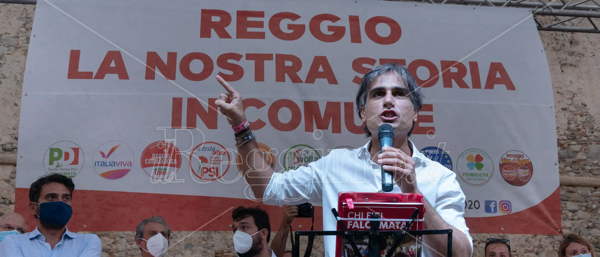 Elezioni comunali a Reggio Calabria, Falcomatà: «Striscioni dell'estrema destra? Sorrido»