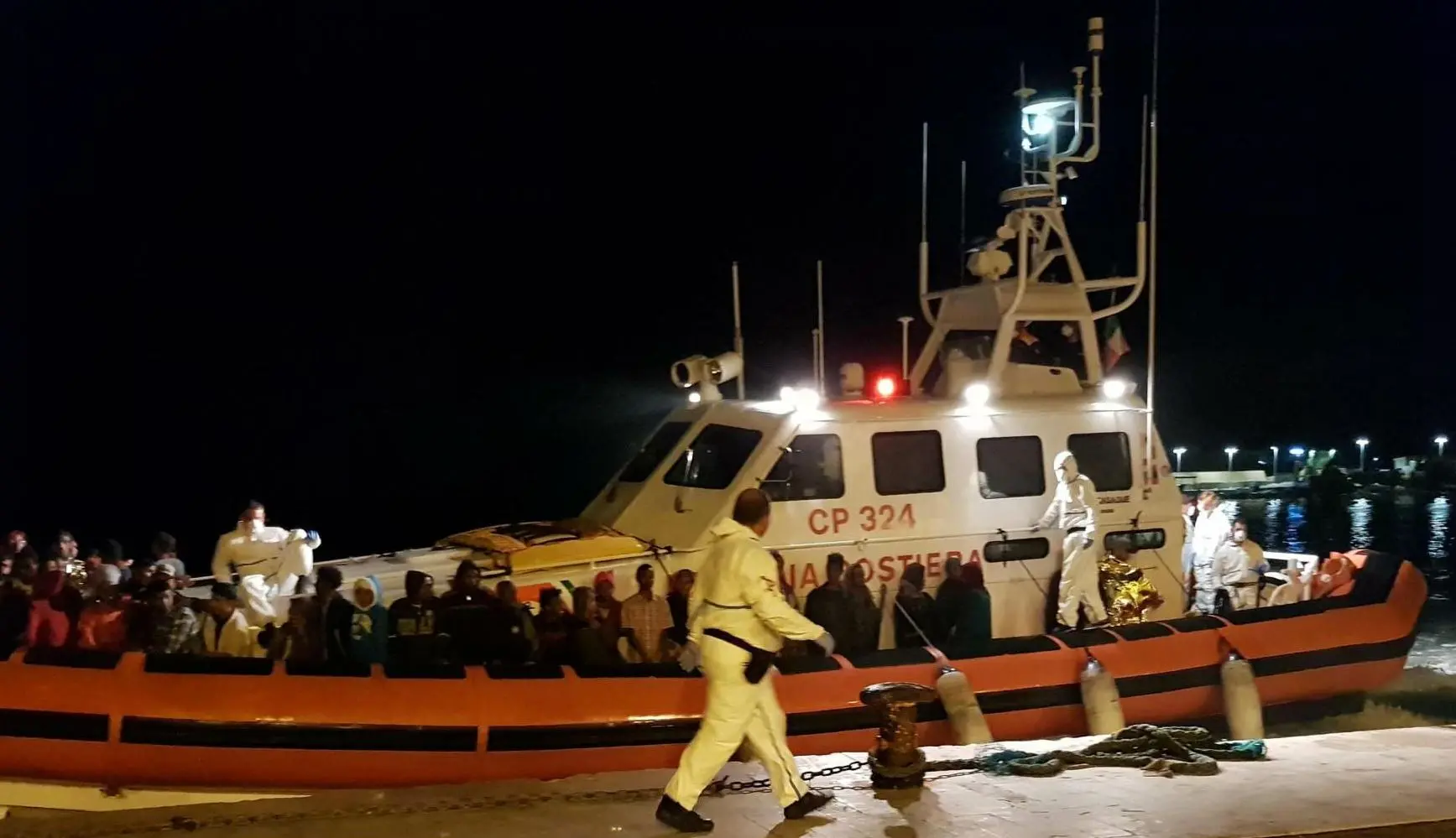 Migranti, riprendono gli sbarchi nella Locride: soccorse a Roccella 39 persone