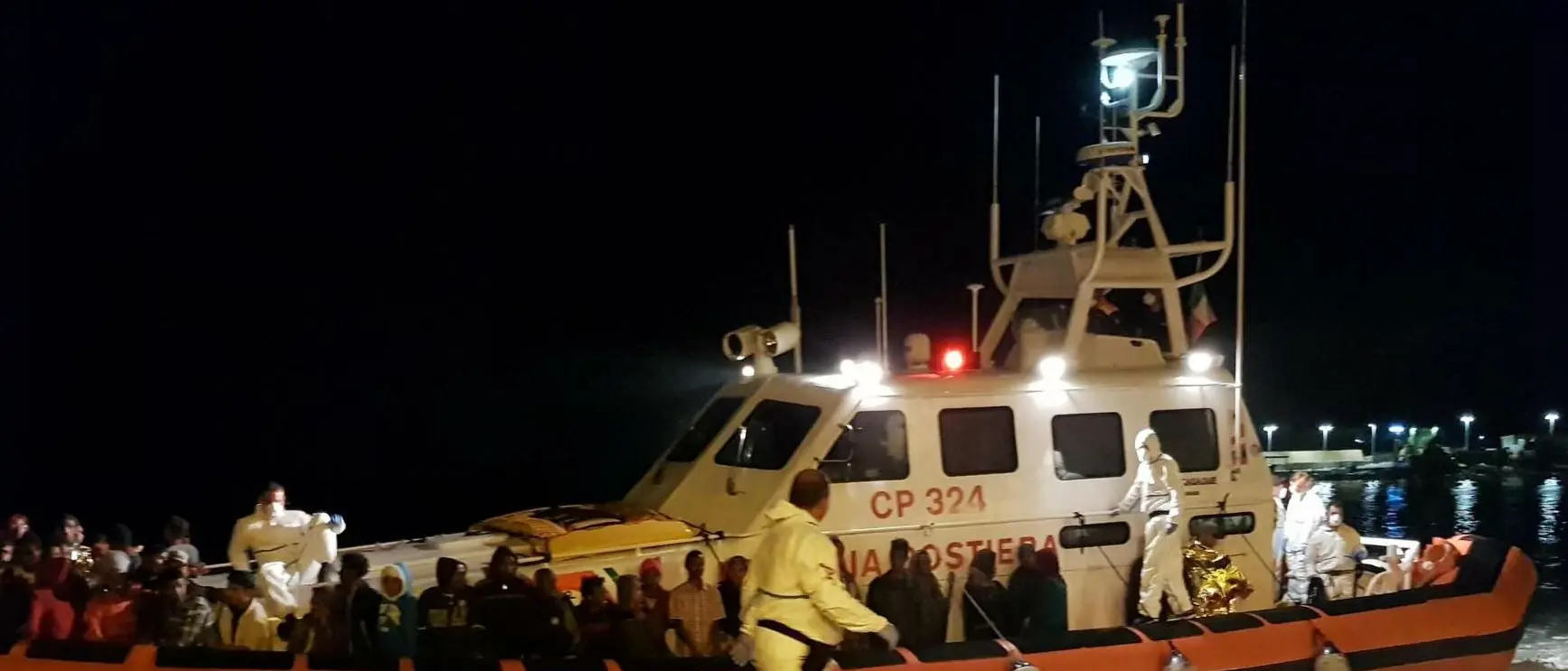 Migranti, riprendono gli sbarchi nella Locride: soccorse a Roccella 39 persone