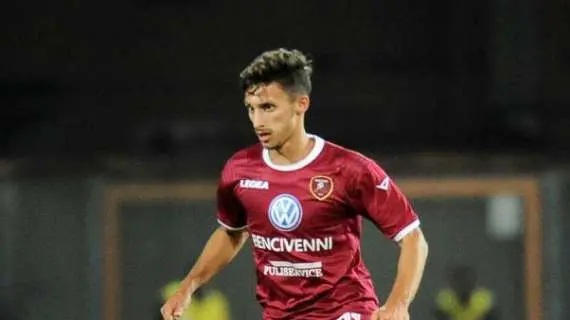 Calcio, la Reggina cede Paolucci al Monopoli