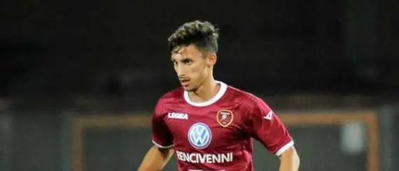 Calcio, la Reggina cede Paolucci al Monopoli