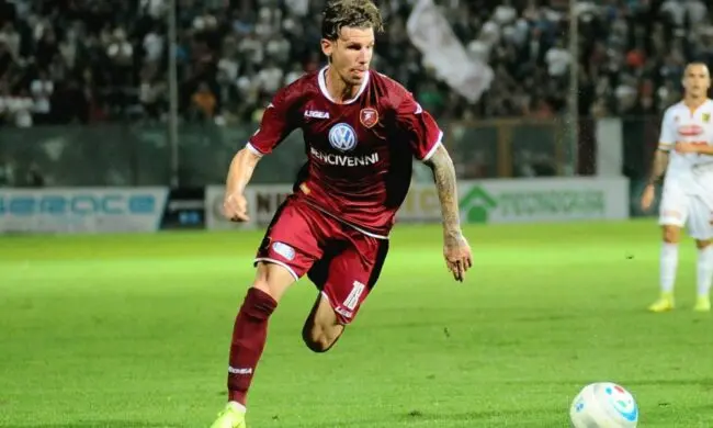 Calcio, Reggina, ancora cessioni: Corazza all'Us Alessandria a titolo definitivo