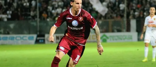 Calcio, Reggina, ancora cessioni: Corazza all'Us Alessandria a titolo definitivo