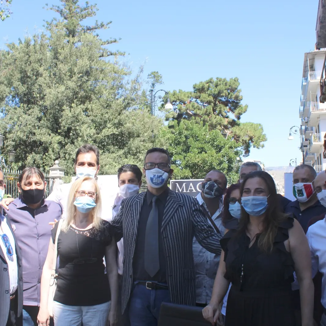 Davi allontanato dal piazzale Coop, il direttore: «Il regolamento del parco non consente la promozione di alcuna iniziativa politica»