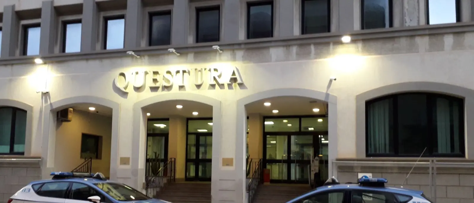 Reggio, caccia all’uomo in pieno centro: polizia arresta un ricercato internazionale