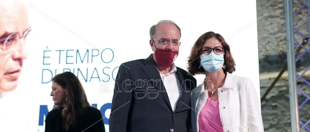 Gelmini suona la carica da piazza Castello: «Date un futuro a questa città votando per Minicuci»