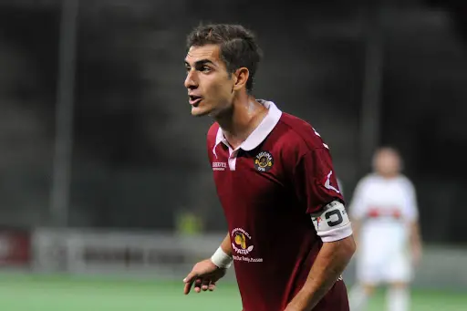 Calcio, la Reggina cede De Francesco all'Us Avellino