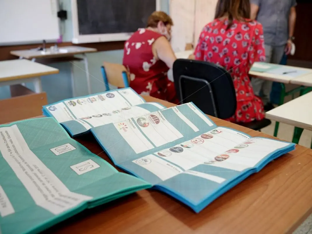Amministrative in Calabria, migliaia di candidati in corsa: 79 comuni al voto, per 5 possibile ballottaggio