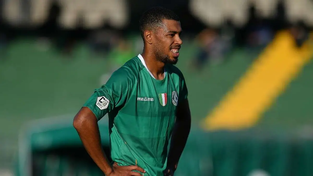 Foto Cafaro/LaPresse 27 Ottobre 2019 Avellino, Italia sport calcio Avellino vs Reggina - Campionato di calcio Serie C 2019/2020 Girone C - stadio Partenio-Adriano Lombardi. Nella foto: Charpentier Gabriel (U.S. Avellino) deluso. Photo Cafaro/LaPresse October 27, 2019 Avellino, Italy sport soccer Avellino vs Reggina - Italian Football Championship League C 2019/20 season Group C - Partenio-Adriano Lombardi stadium. In the pic: Charpentier Gabriel (U.S. Avellino) shows his disappointment.