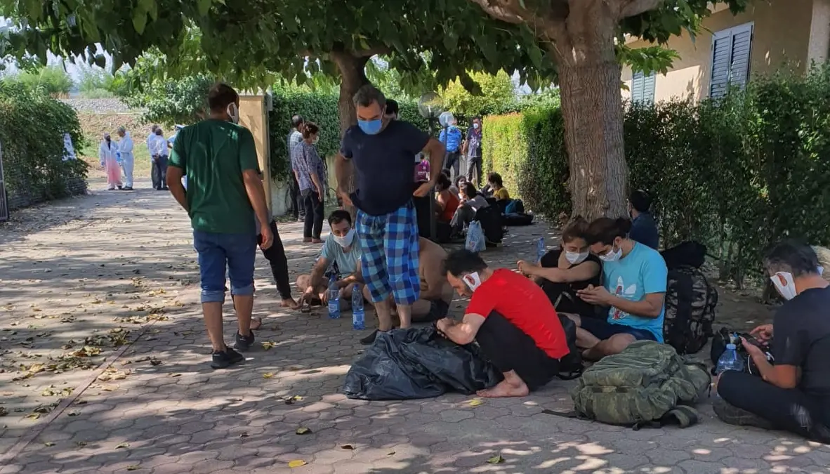 Coronavirus, 2 migranti positivi tra i 75 sbarcati ieri a Roccella Jonica